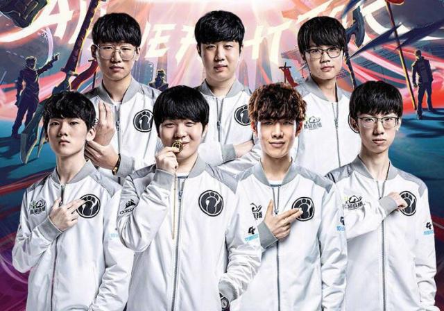 了队友们更 了队友们更